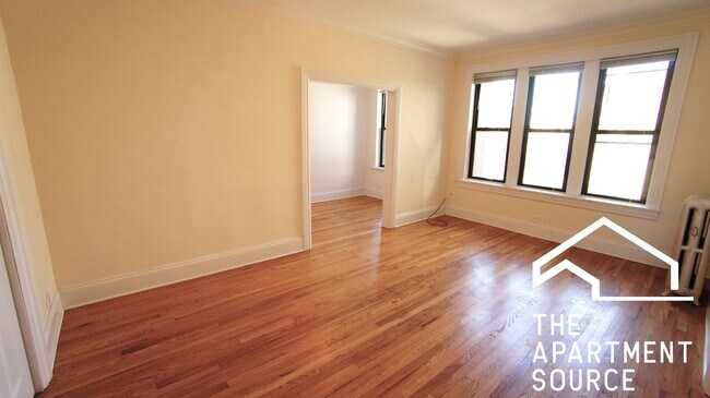 Foto del edificio - 2704 N Sawyer Ave