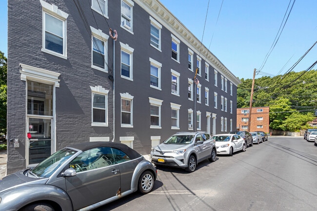 Building Photo - 40 Brackett St