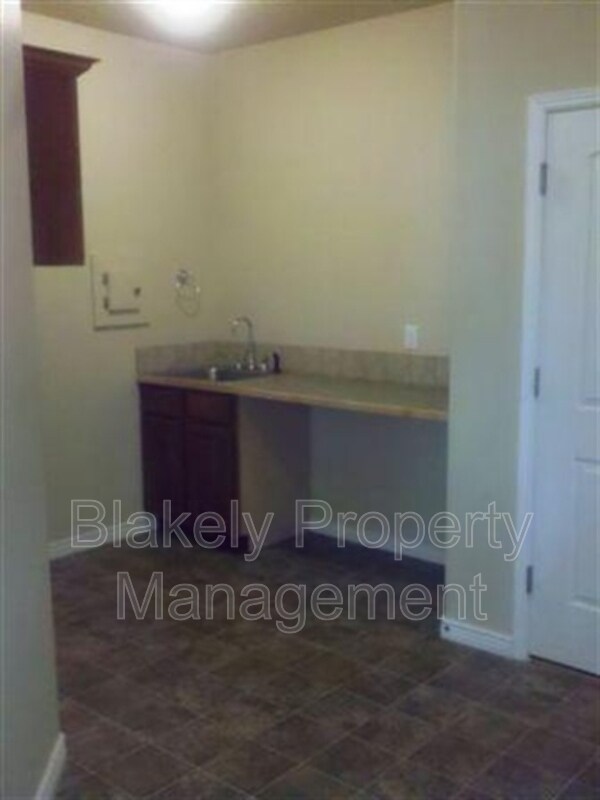 Building Photo - 452 Southwell St