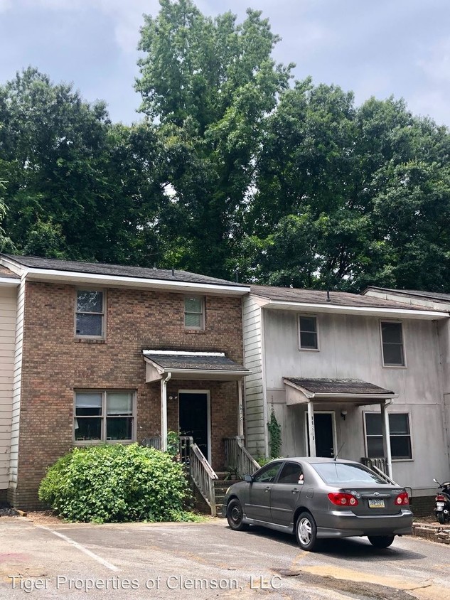 Building Photo - 902 Creekside Dr