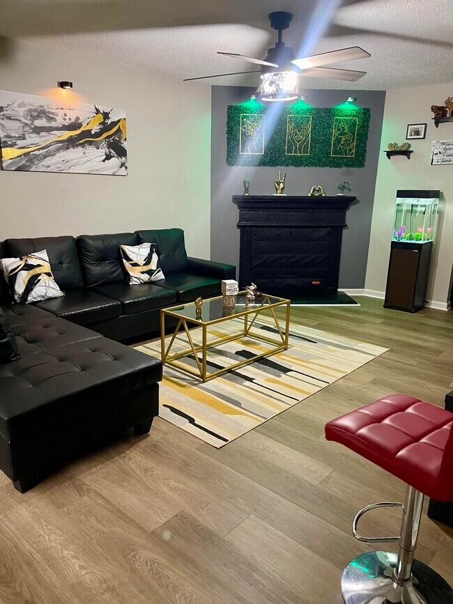 Foto del edificio - 6928 Mahonia Pl