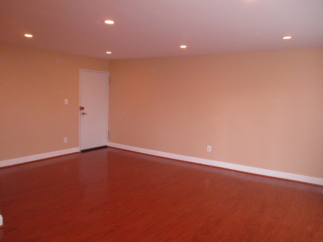 Foto del edificio - Beautiful 1 Bedroom Condo in Hyattsville!