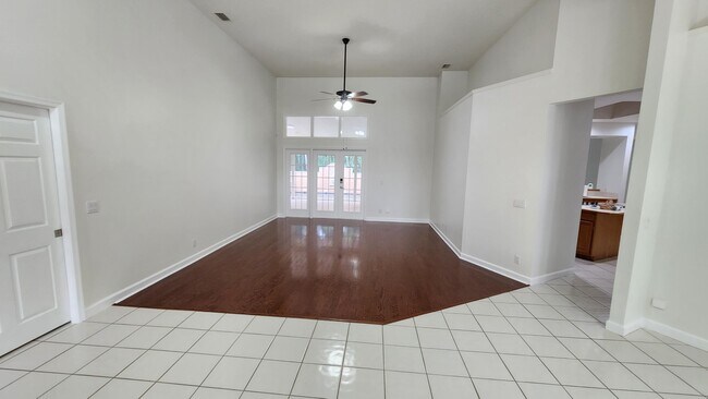Foto del edificio - 6118 Creekside Trail