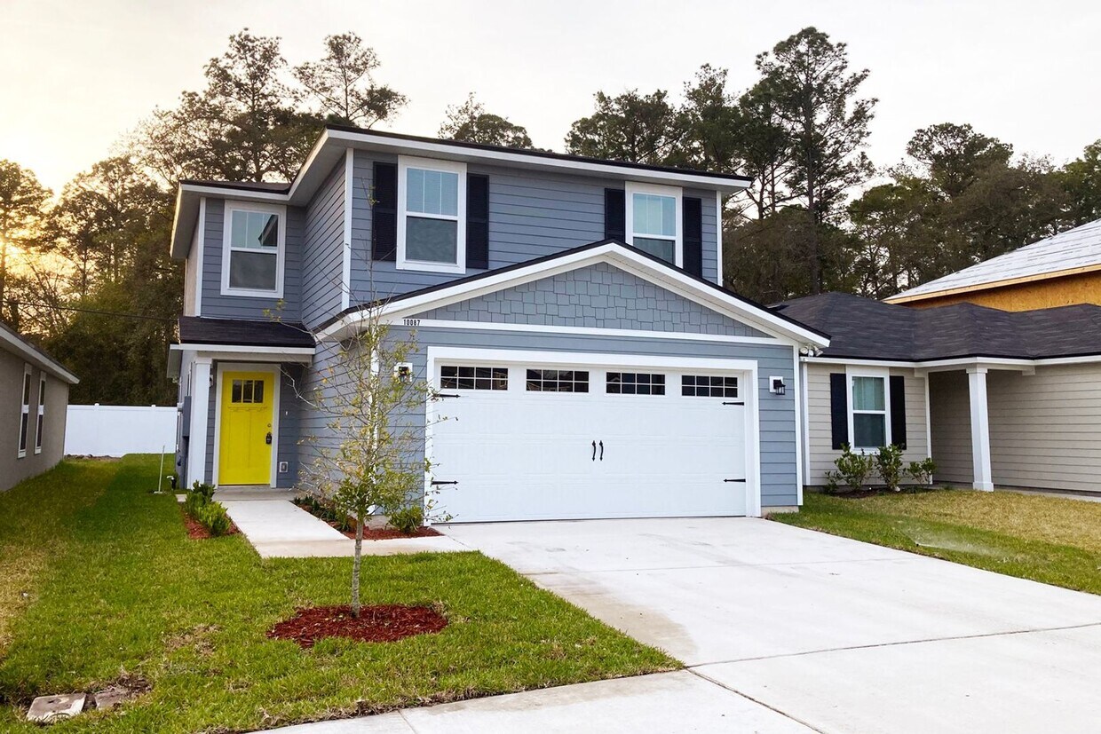 Foto principal - Roomy 3BR Home in NW Jacksonville – 2.5 Ba...