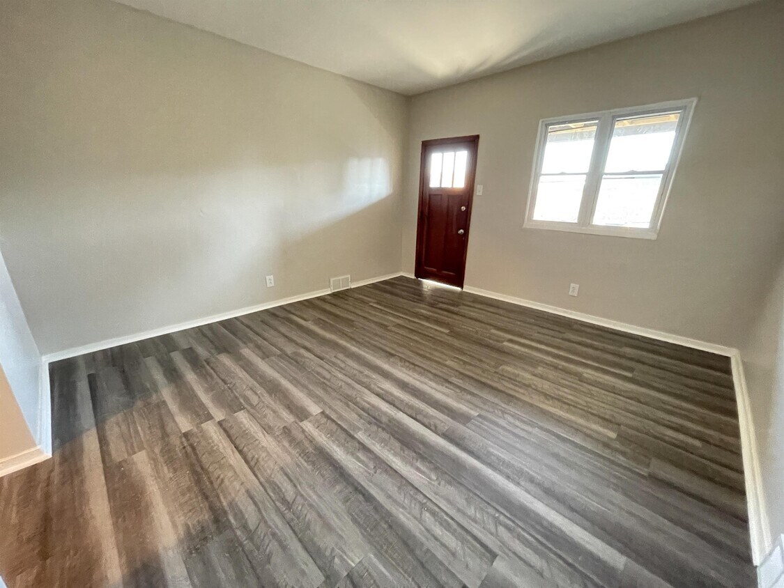 326 3rd St, Pitcairn, PA 15140 House Rental in Pitcairn, PA