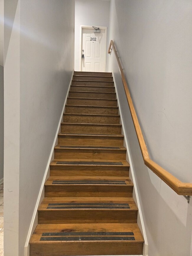 Building Photo - 913 Walker St