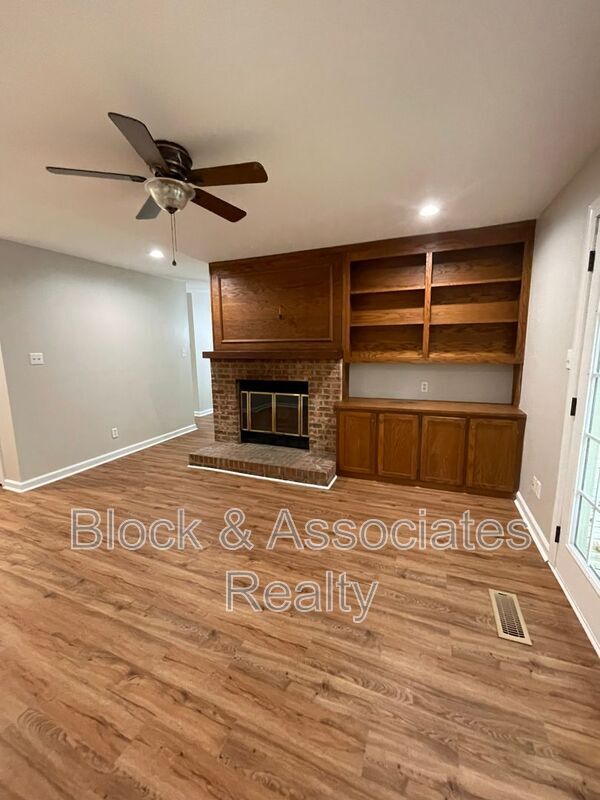 Foto del edificio - 928 Chatfield Dr