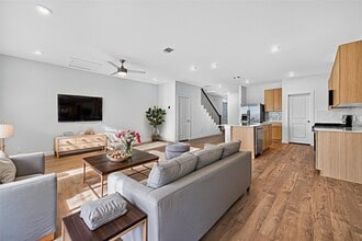 Building Photo - 3518 Blue Mockingbird St