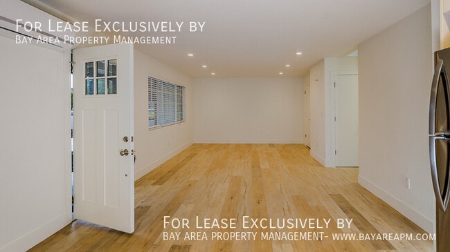 Foto del edificio - 697 Iris Ave