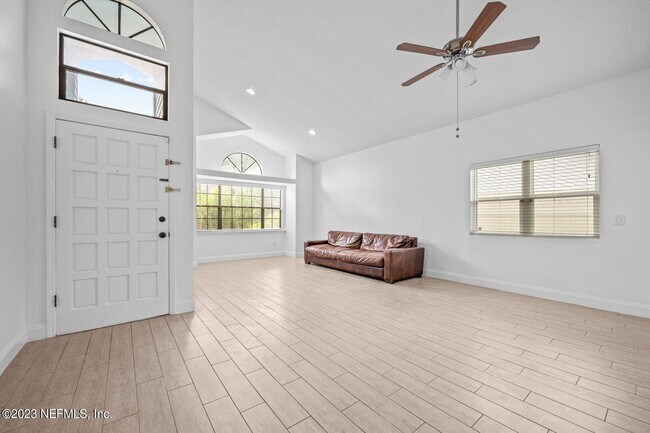 Building Photo - 111 Solano Woods Dr