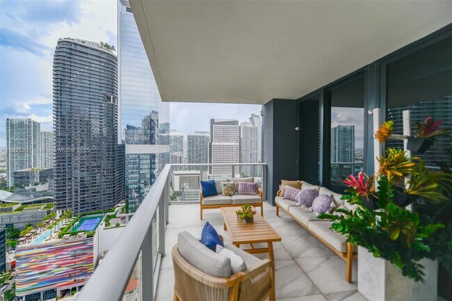 Building Photo - 1010 Brickell Ave