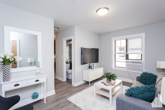 Foto del edificio - 0 bedroom in Chicago IL 60614