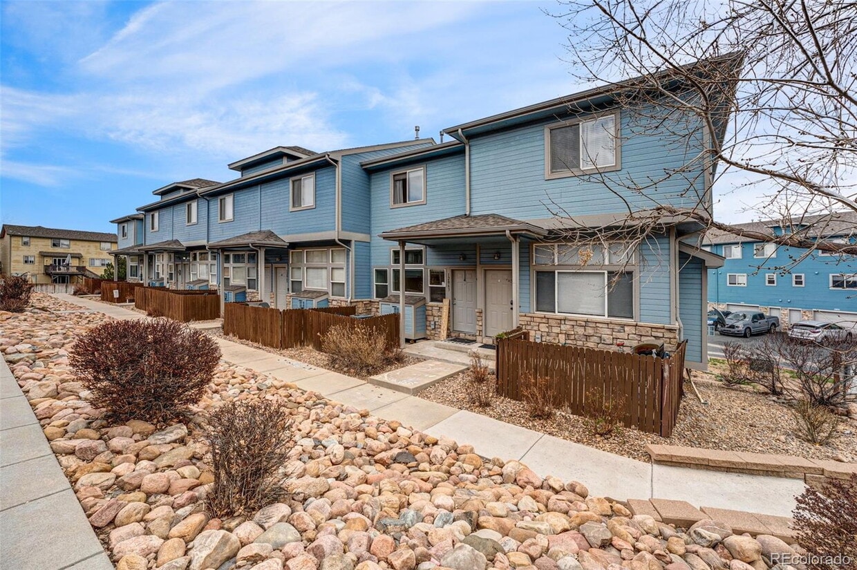 "Charming 2-Bed Townhouse Retreat with 2.5 Baths in Brighton!" - "Charming 2-Bed Townhouse Retreat with 2.5 Baths in Brighton!"