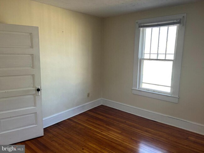 Foto del edificio - 113 W Monmouth St