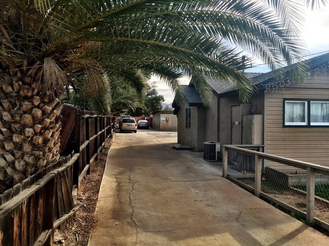 Foto del edificio - 1003 Bostonia St