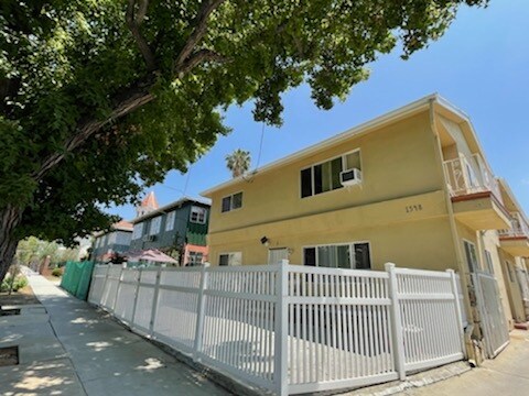 Primary Photo - 1548 N Alexandria Ave