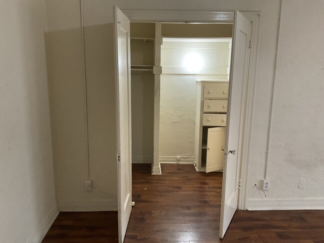 Building Photo - 3906 Beverly Blvd