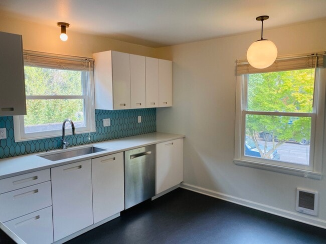 Building Photo - Modern and Crisp throughout-Charmer Bungalow
