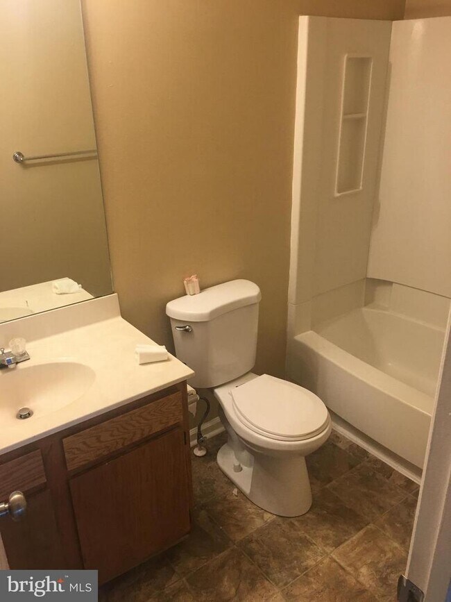 Foto del edificio - 1745 Staley Manor Dr