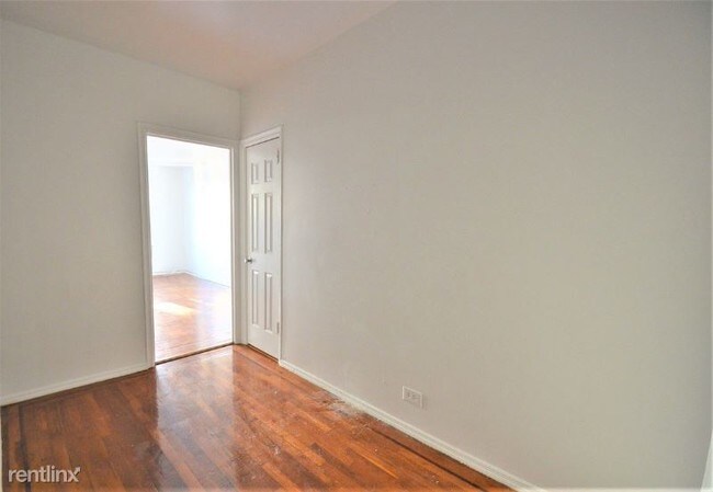Building Photo - Studio, 1 bath Apartment - 1085 Nelson Avenue