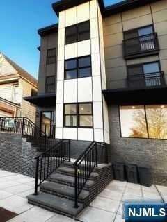 Primary Photo - 218-220 Kearny Avenue Unit 3
