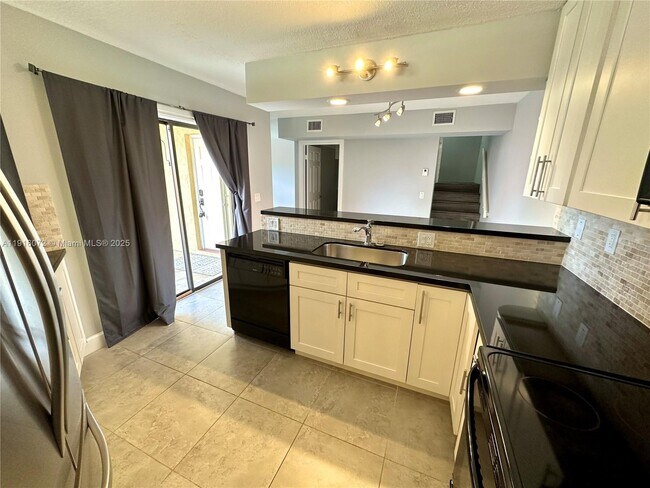 Foto del edificio - 22970 Oxford Pl