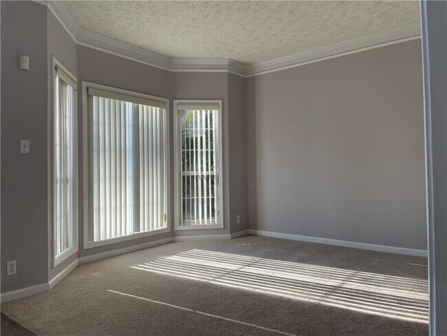 Foto del edificio - 370 Saddle Bridge Dr