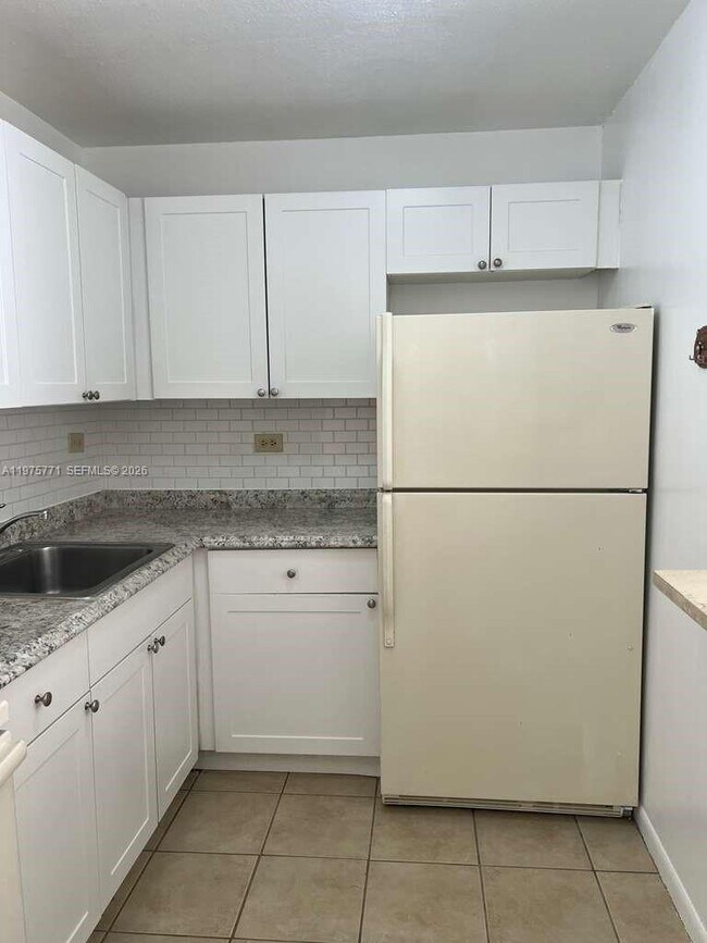 Foto del edificio - 7020 NW 179th St