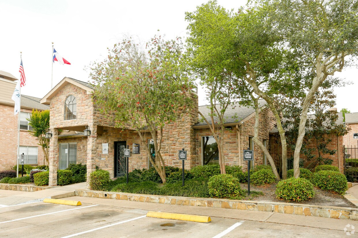The Summit at Champions Apartments Rentals Houston, TX
