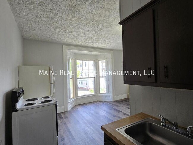 Building Photo - 179 Pine St