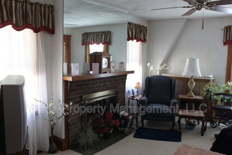 Foto del edificio - 13 Bridgham Ave