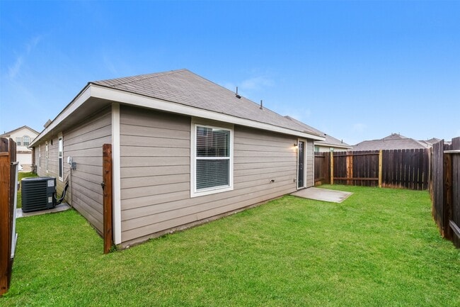 Building Photo - 24326 Amaldi Ct