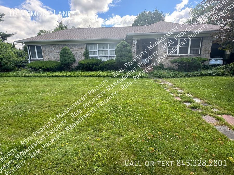 Primary Photo - Fully Furnished 3 BR Home in Tranquil Comm...
