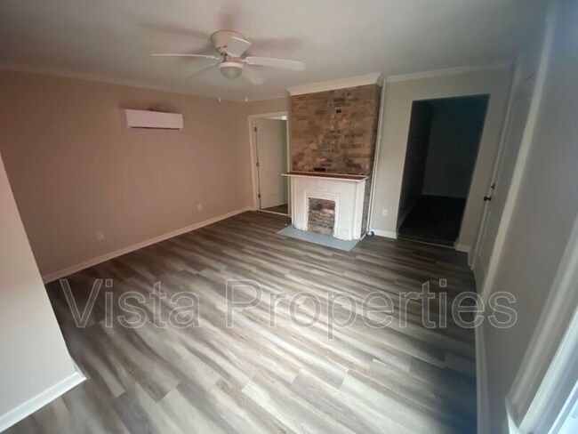 Foto del edificio - 2405 W Broadway