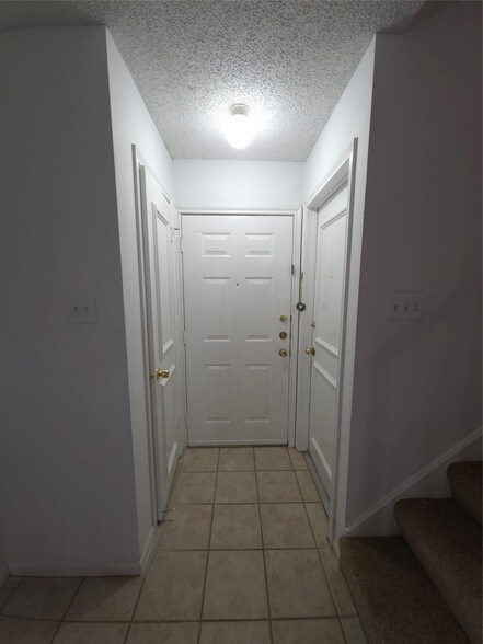 Foto del edificio - 7126 Deer Creek Ct