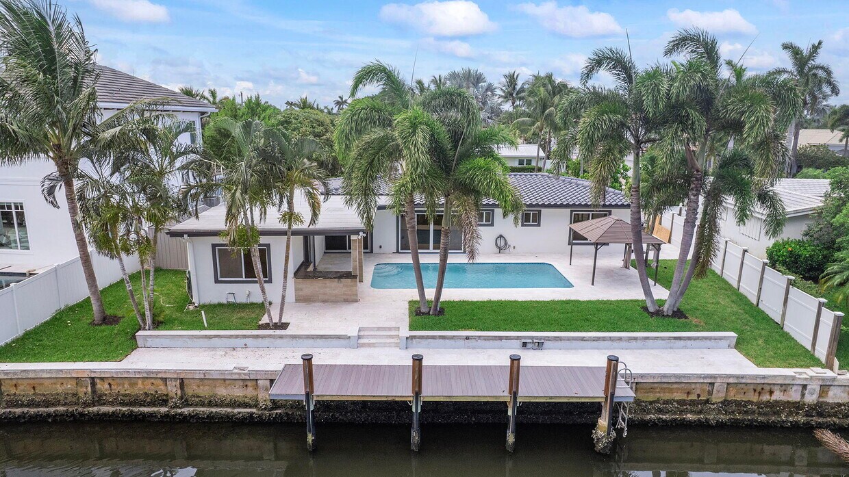 Foto principal - 808 NE 72nd St
