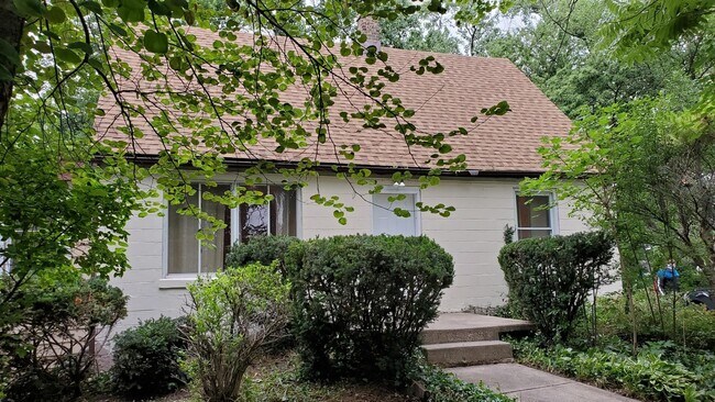 Building Photo - 9040 N Greenwood Ave