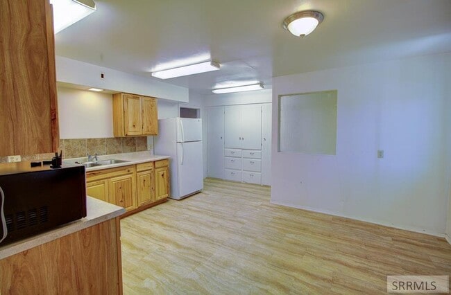 Building Photo - DARLING 3 BED/1 BATH HOME RIGHT IN DOWNTOWN REXBURG