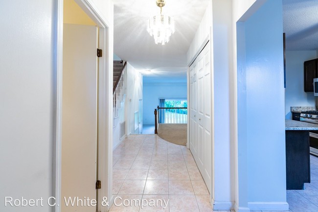 Foto del edificio - 117 Brittany Farms Rd