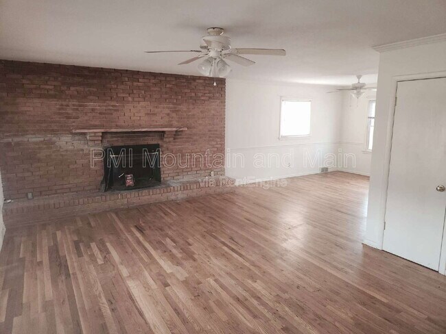 Building Photo - 52 Blake Dr