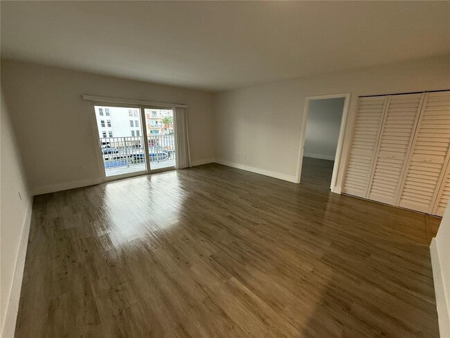 Foto del edificio - 3626 NE 168th St