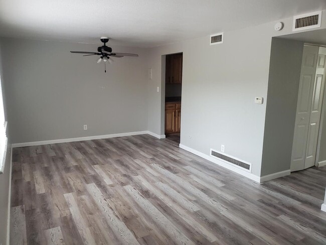 Building Photo - 423 E Fountain Pl