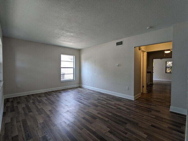 Building Photo - 2085 San Sebastian Way N