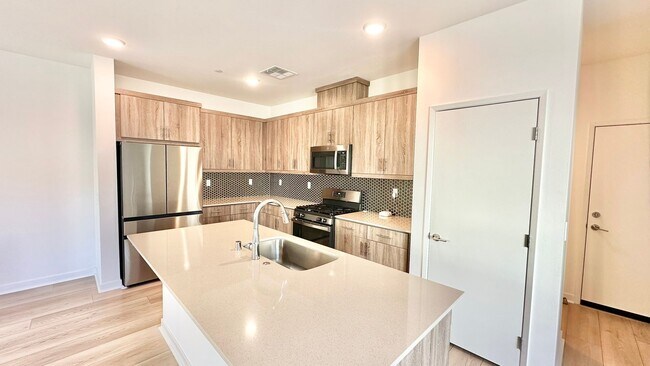 Building Photo - Beautiful, Newer Construction Home in Desi...