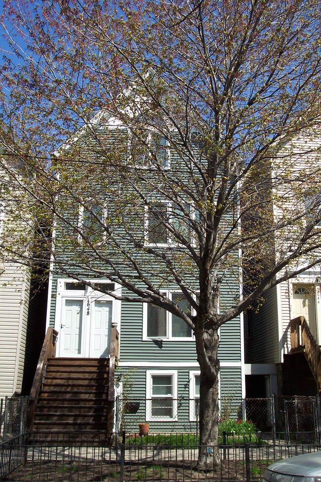 Foto del edificio - 1648 W Barry Ave
