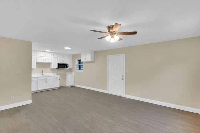 Foto del edificio - 701 George Hopper Rd