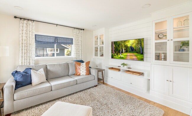 Foto del edificio - 7947 10th Ave SW