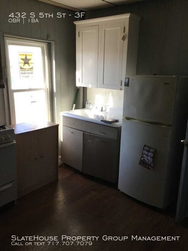 Building Photo - Studio Apartment
