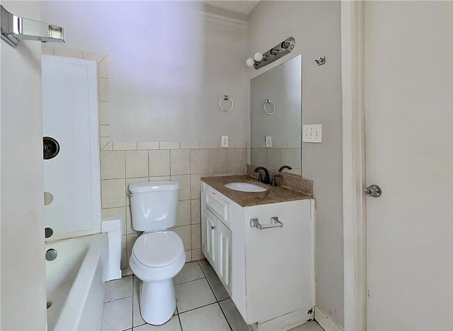 Building Photo - Charming Family Home | 3-4 Bedrooms | Large Yard | Convenient Location