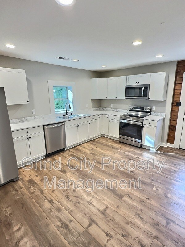 Building Photo - 2430 Raleigh Lagrange Dr